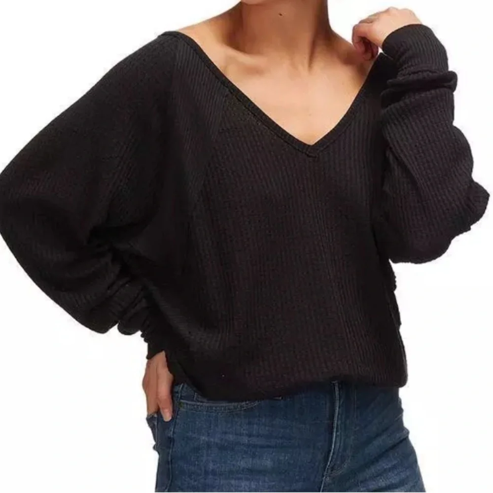 FREE PEOPLE Santa Clara women’s large black waffle knit v-neck pullover top NWT - Picture 3 of 13